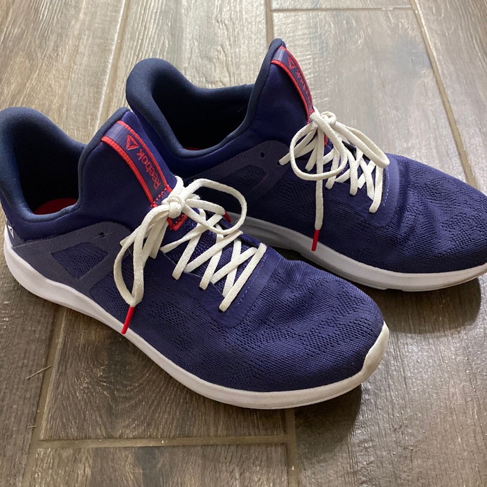 Like new purple Reebok sneakers